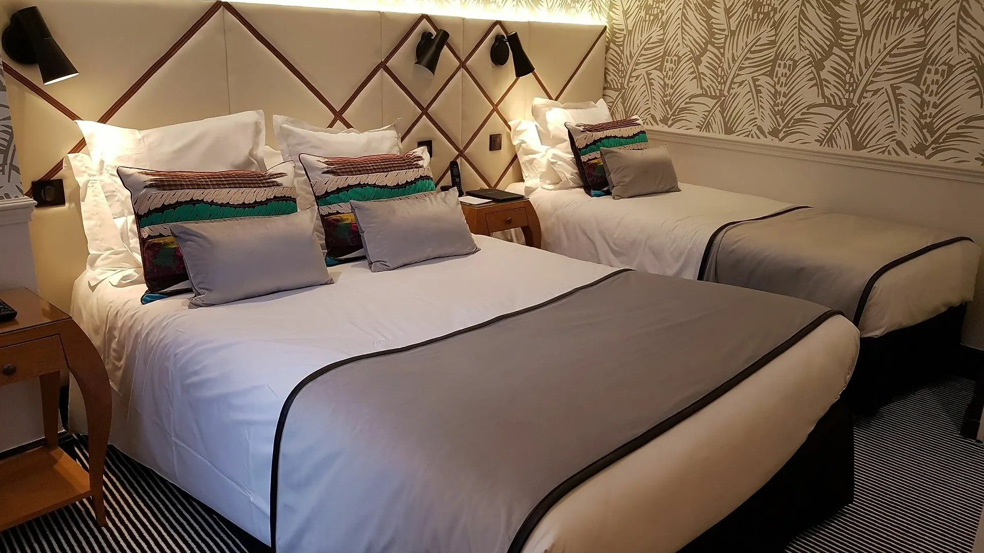 ***  Hotel Jardin Le Brea Paris France